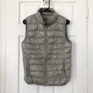 Uniqlo down puffy vest